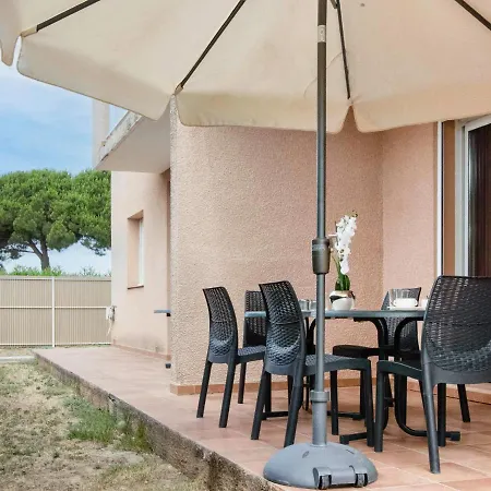 Apartment La Pinede